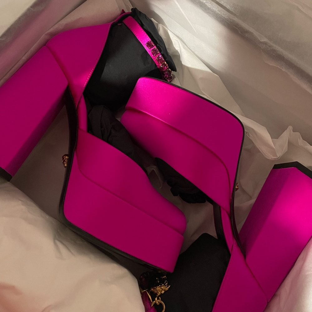 Versace AEVITAS SINGLE PLATFORM PUMPS - Picture 6 of 8